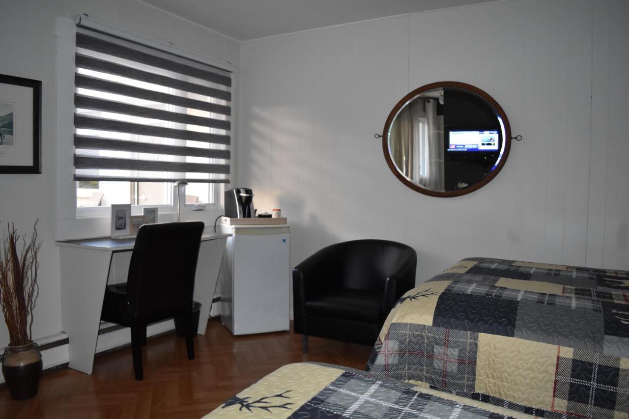 De L'anse Et Motel